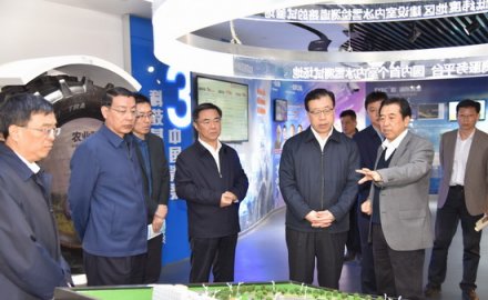 省委常委、青島市委書記張江汀來國(guó)橡中心調(diào)研